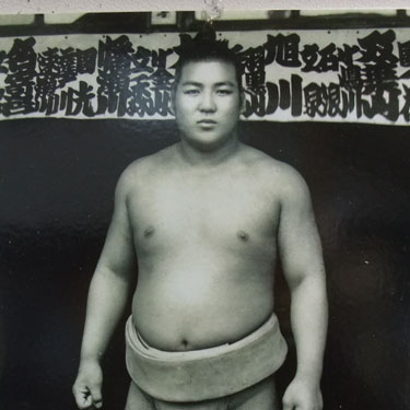 希少　戦前力士による　出征寄せ書き　日の丸旗　北海道　大関　名寄岩ほか 希少品 出征旗 旧日本軍 日章旗 祈武運長久 寄せ書き 武運長久