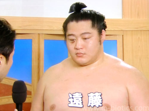 大相撲】遠藤が大関に勝ったのにインタビューで暗い顔。初解説の